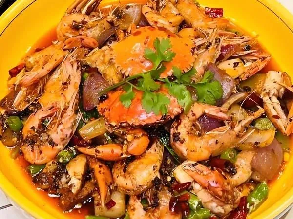 Dry pot shrimp and crab in Guanghan