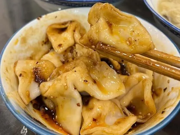 Red-oil dumplings in Guanghan